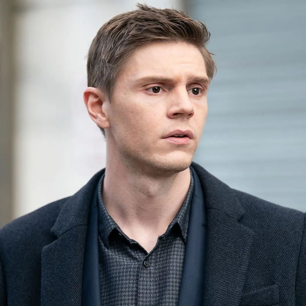 历经十年的磨砺与沉淀,evan peters已经从当初的青春偶像派男演员