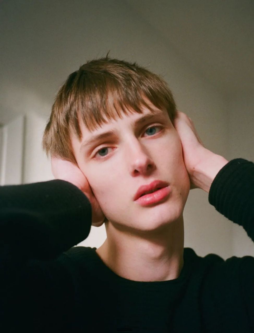 丹麦男模jonas toft simonsen的时尚大片引发狂热,外貌撩人成为美术生