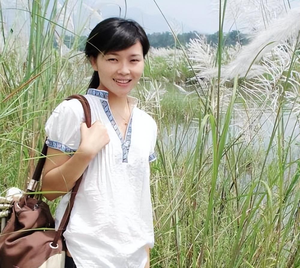 2008年那个播报汶川地震时流泪的女主播宁远如今怎么样了