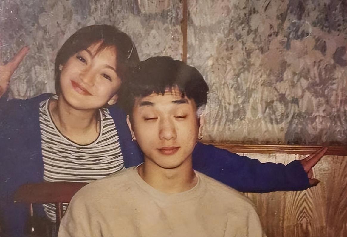 回顾演员黄觉放弃周迅徐静蕾转身娶小14岁娇妻他有什么魅力