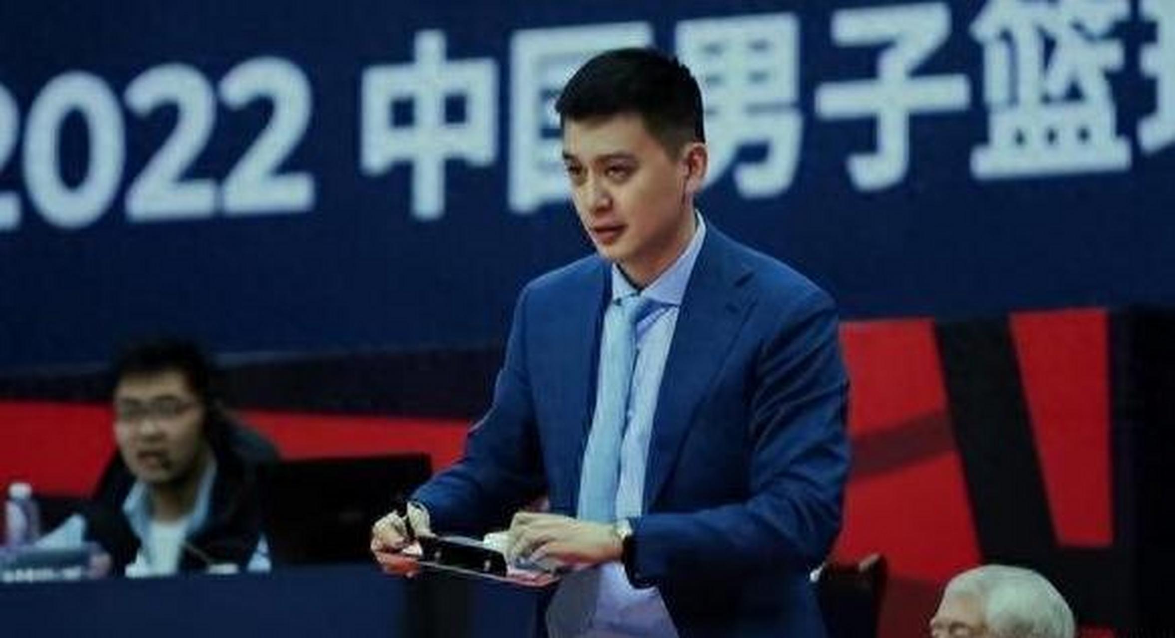 杨鸣出轨风波后强势回归辽宁队,或接任篮管中心主任!