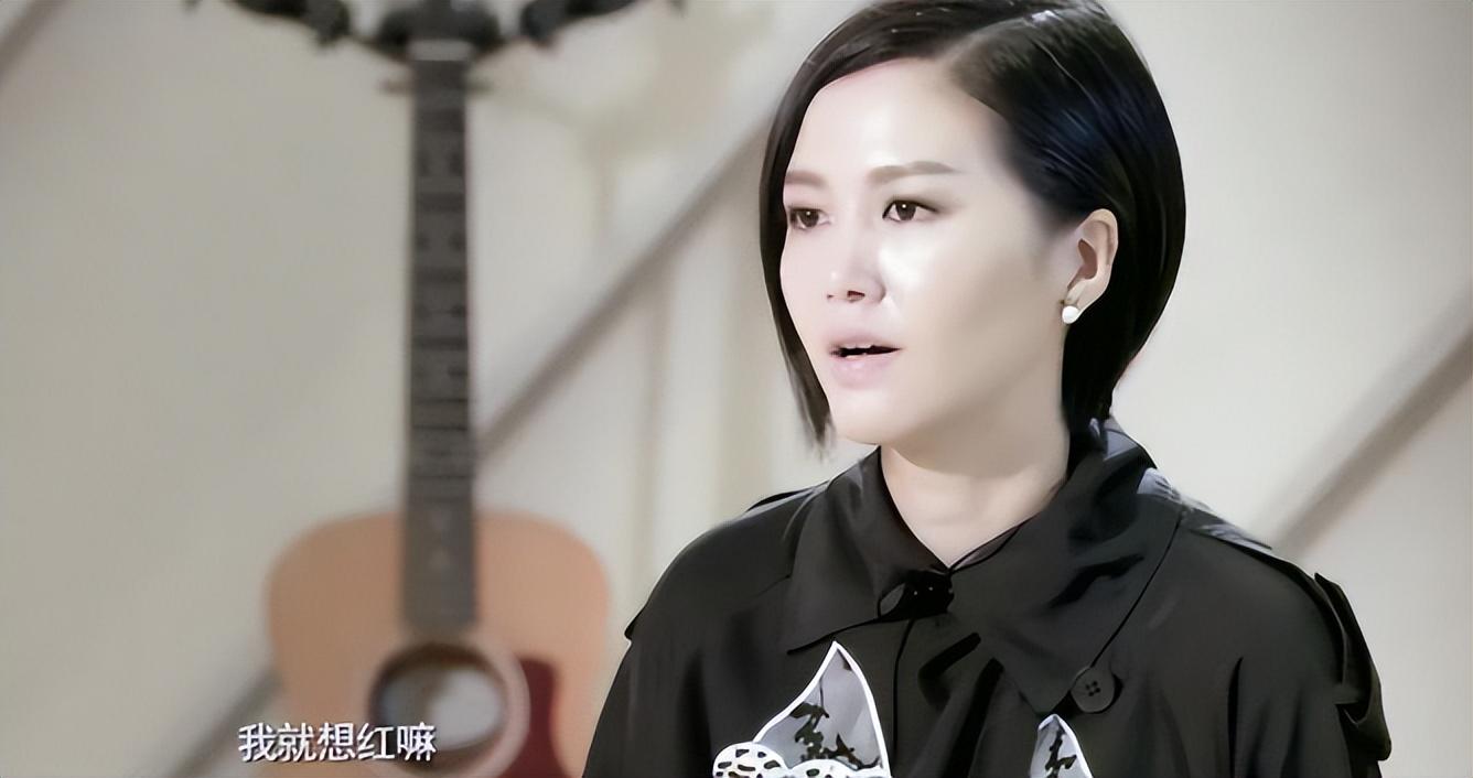 回顾歌手谭维维父亲早逝无法接受母亲的新恋情婚姻让她变柔软