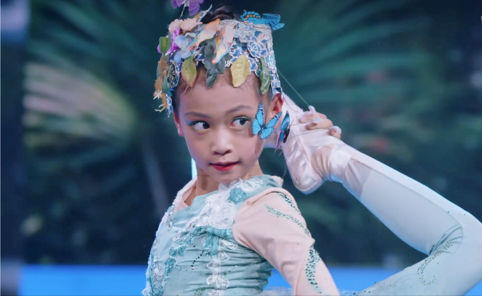 回顾谁说穷人孩子不能逆袭云南猪肉店6岁小女孩跳芭蕾改写人生