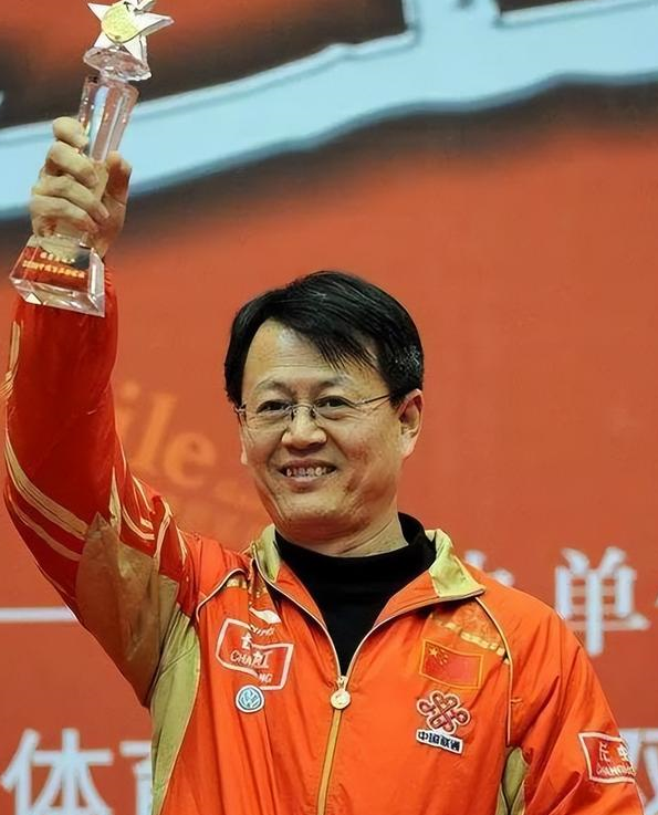 国乒教练吴敬平:退休后陪冯天薇前往日本训练,连续吃4个月面条