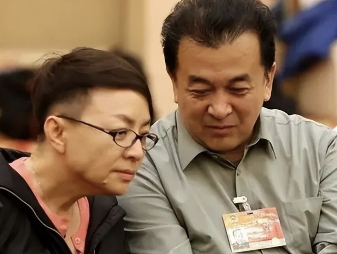 免职风波过去9年了再看黄宏的所作所为令人心生敬意