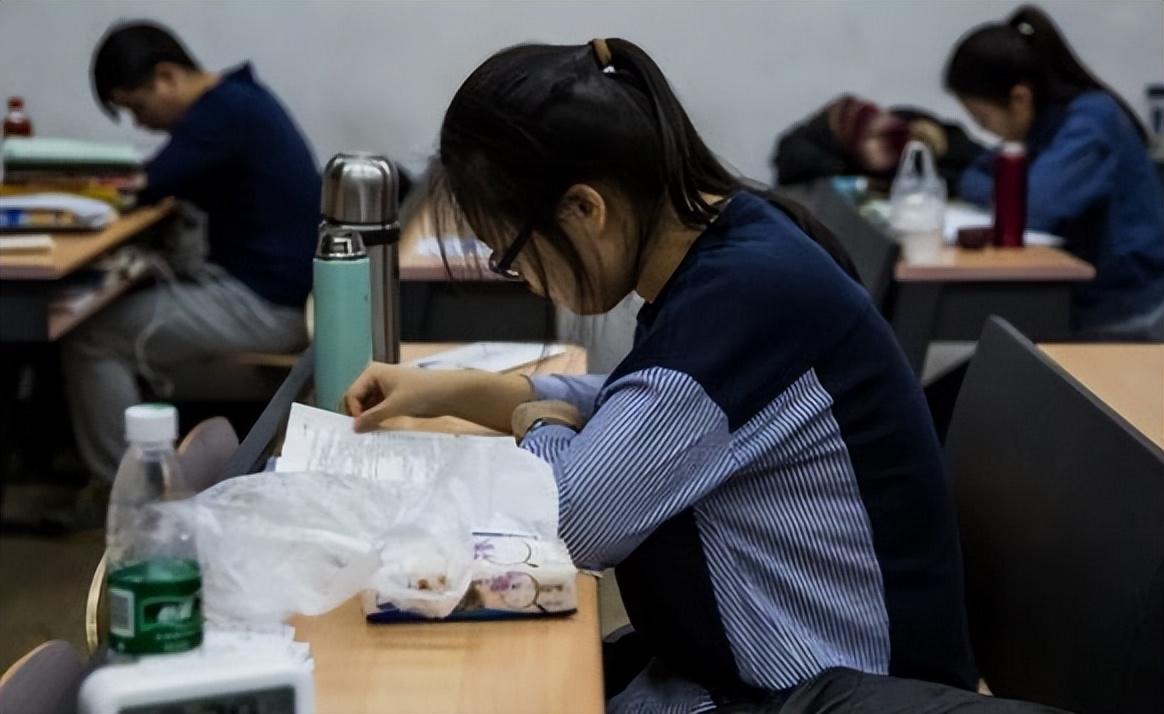 回顾最牛专科生曹晓洁高考385分读技校后被三家跨国公司抢