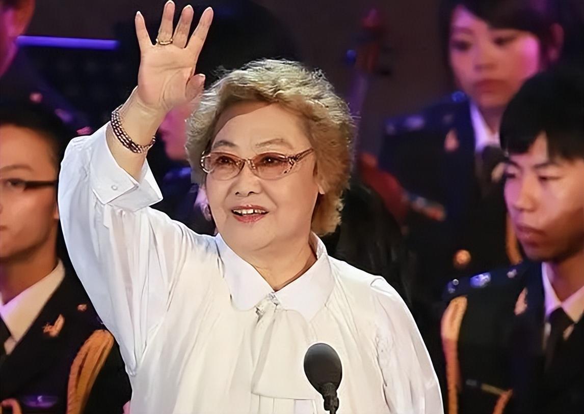 十大殿堂级女歌手谁是第一王菲顶多第五徐小凤也只能排第二