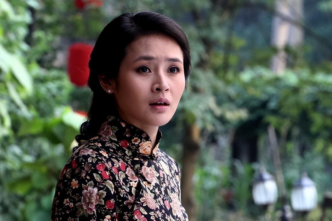 回顾演员于明加相亲嫁圈外老公恩爱十一年生两被宠成公主