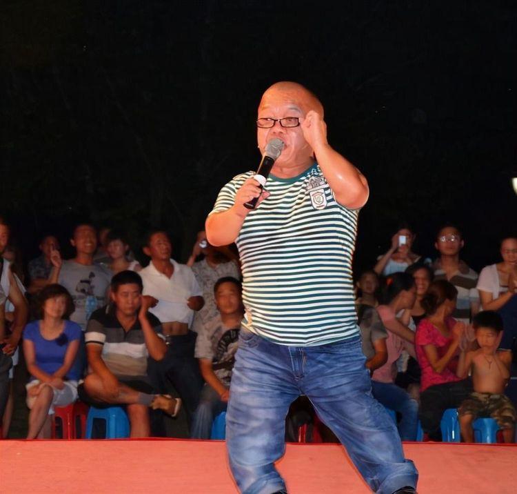 土行孙余华东身高一米二最早万元户迎娶美娇妻今靠低保为生