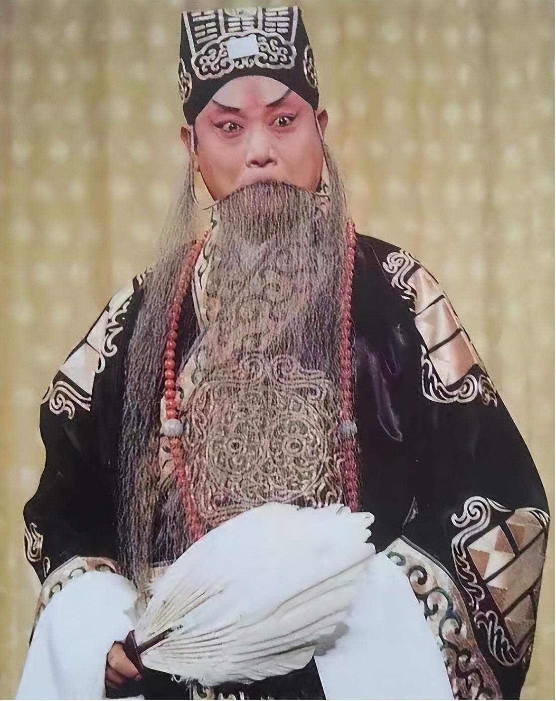 梨园界素有"南尤北燕"之说,这个"南尤"就是尤继舜,"北燕"是燕守平.