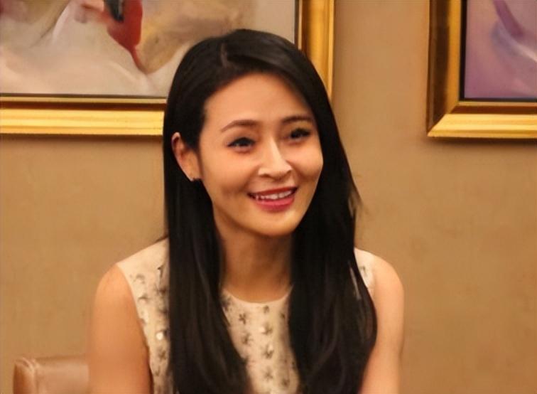 回顾演员于明加相亲嫁圈外老公恩爱十一年生两被宠成公主