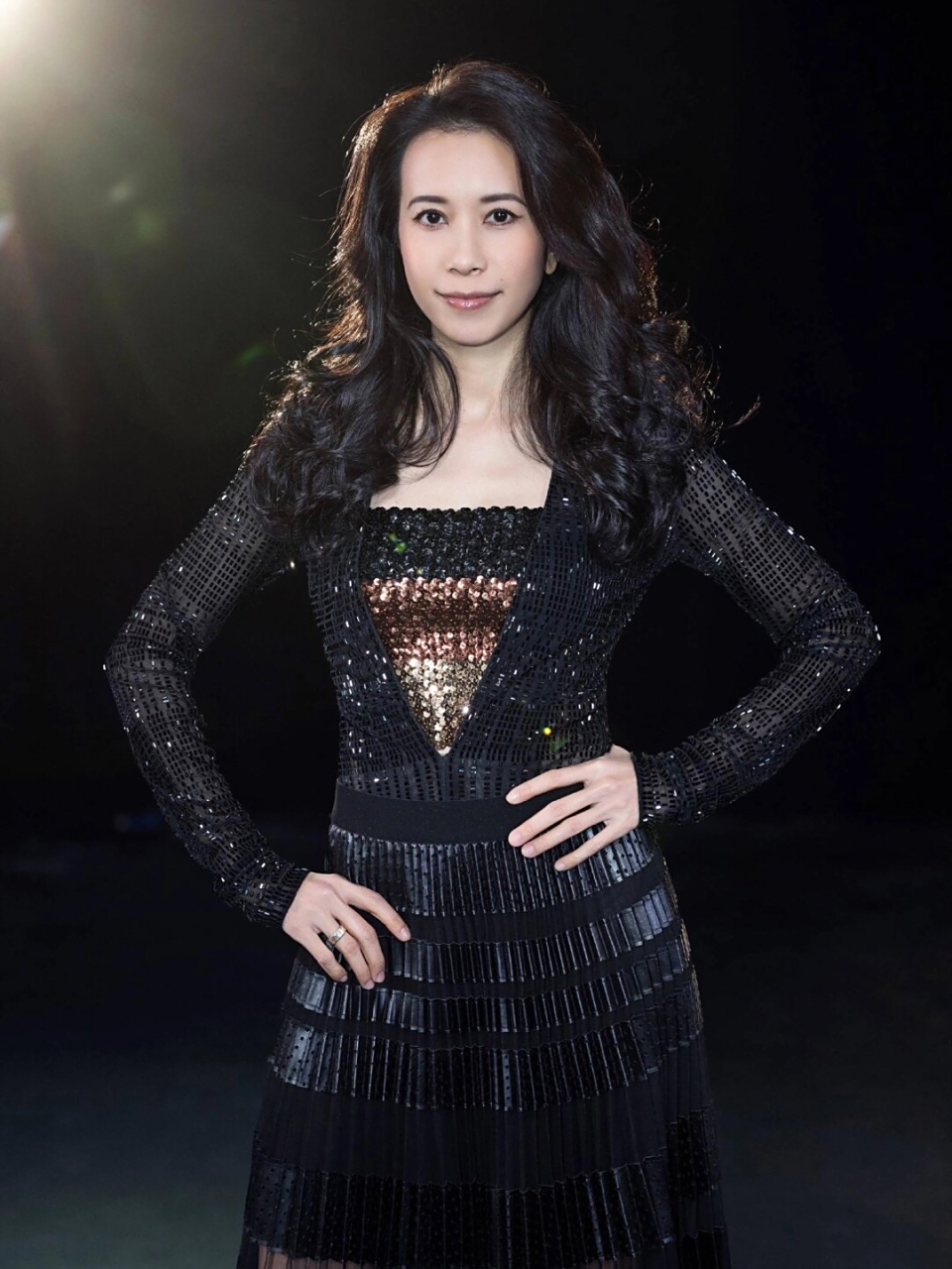 莫文蔚是龅牙 但是不妨碍她可以美到发光   莫文蔚,这位华语乐坛的