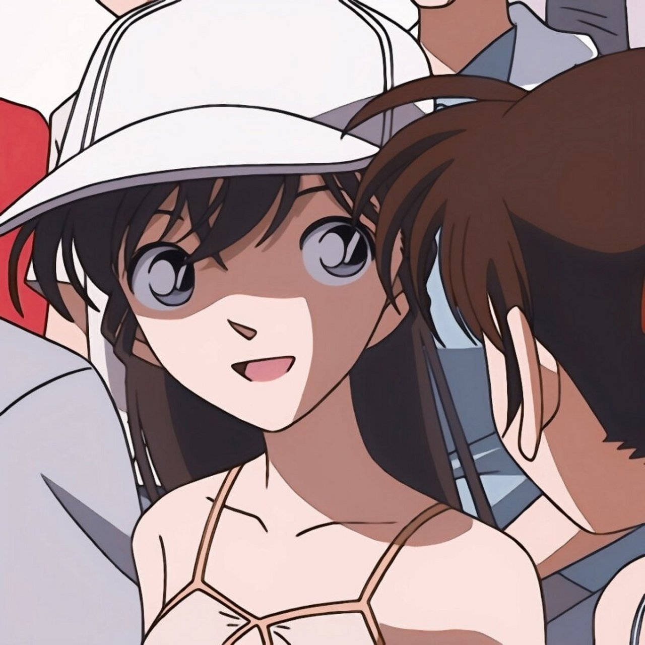 小兰能戴上帽子,就表示小兰头上的确实是头发,不是"角"了.