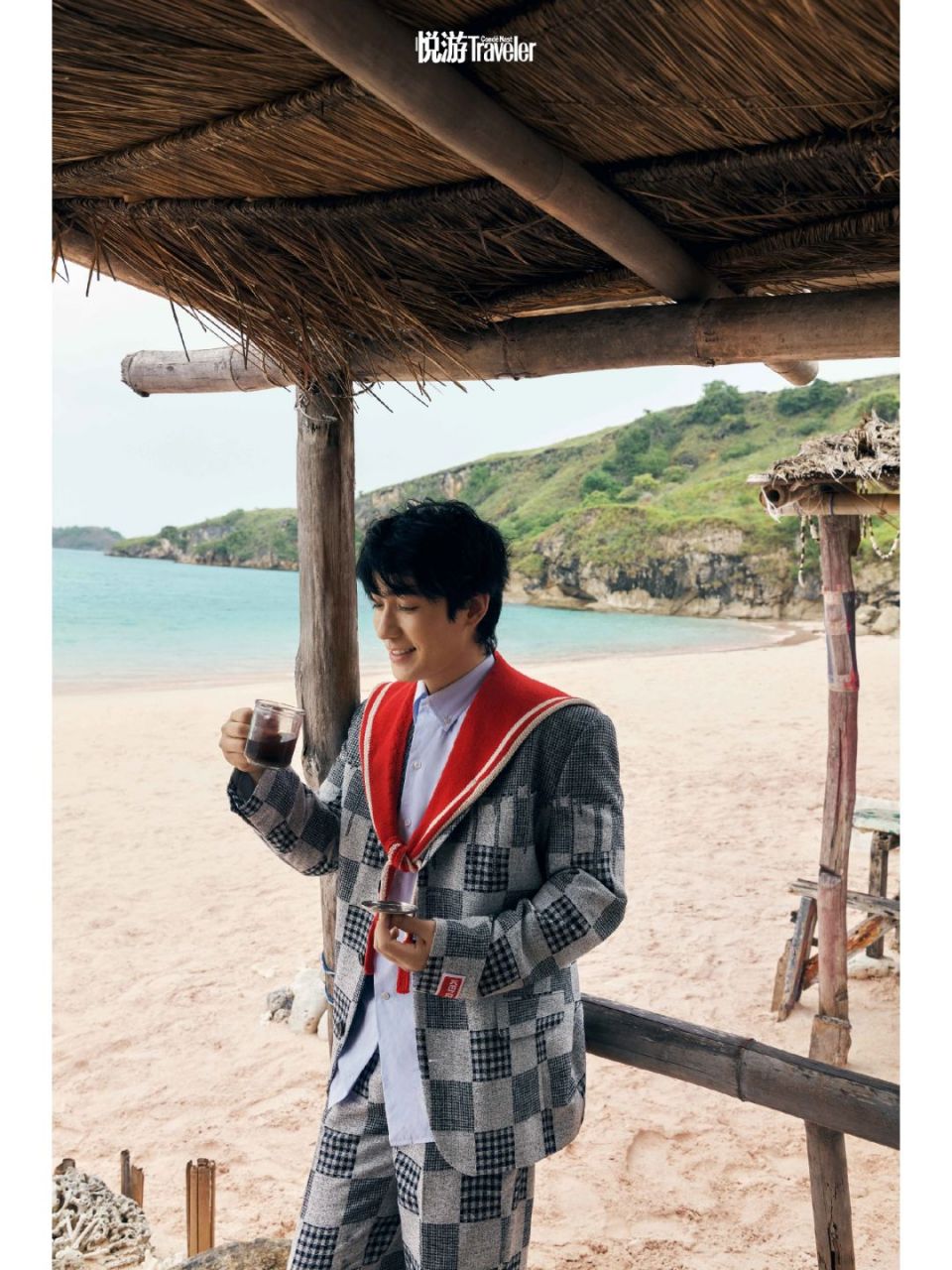 朱一龙惊艳亮相悦游十周年纪念刊封面,带你领略大自然的奇遇之美!