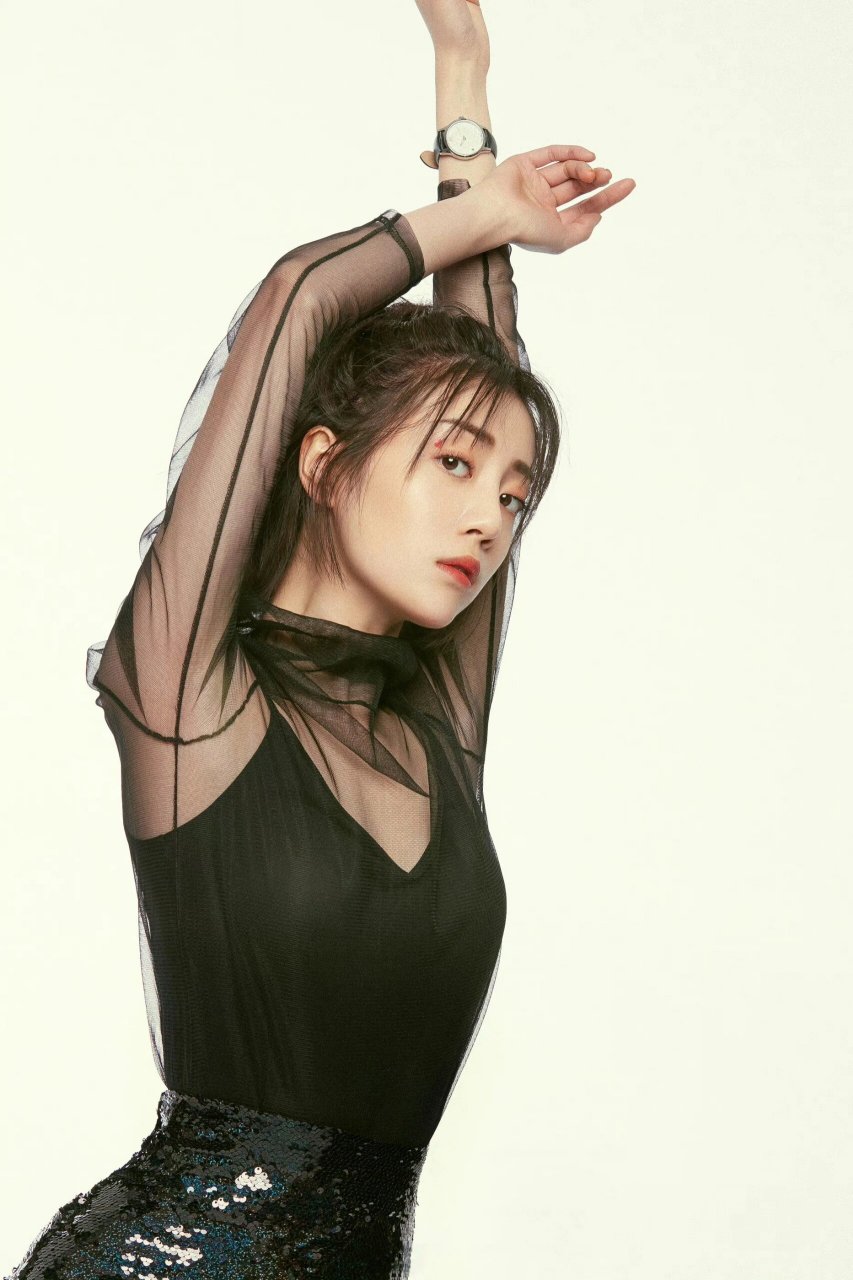 今天想和你们聊聊李溪芮,她真的是那种自带高冷气质的女神啊😍!
