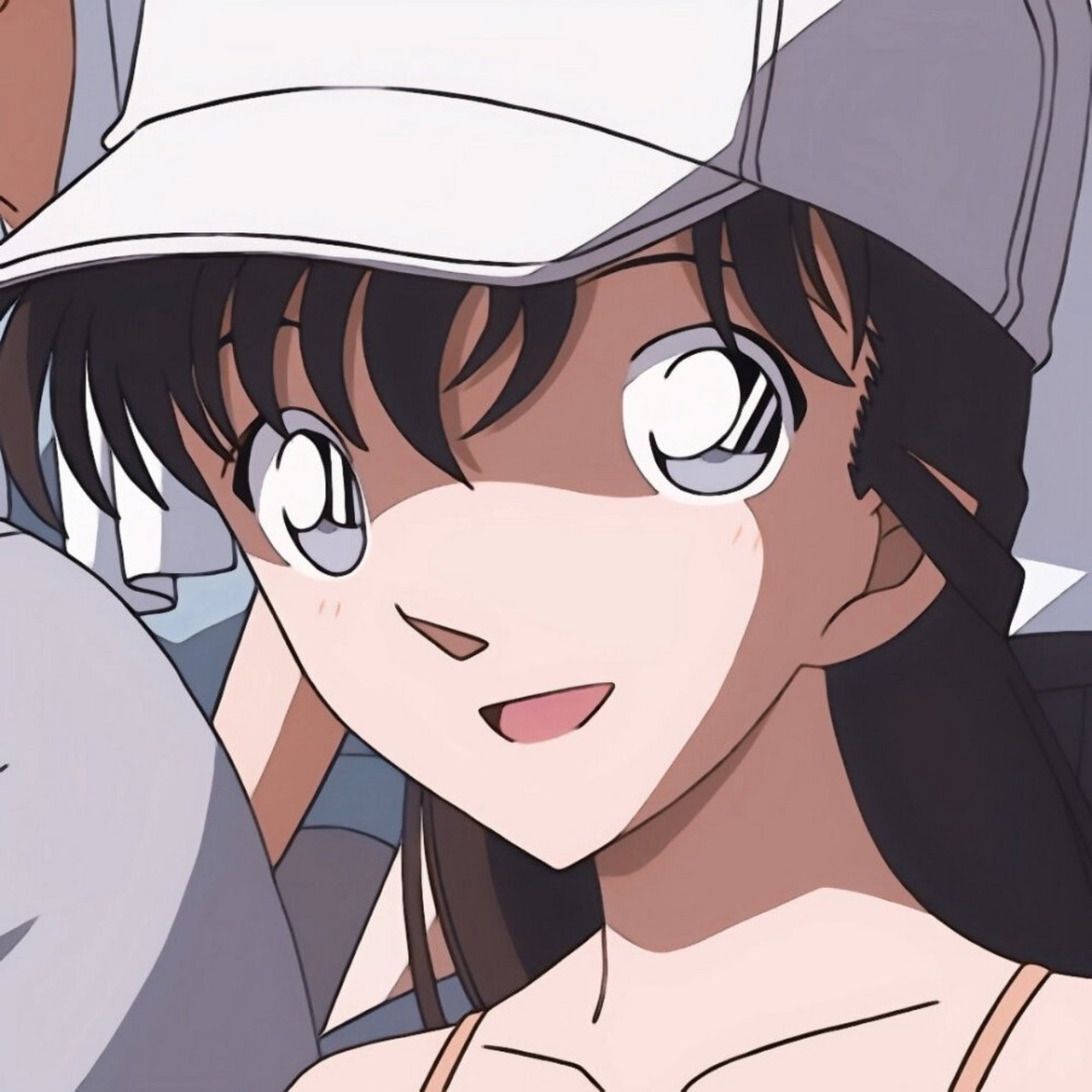 小兰能戴上帽子,就表示小兰头上的确实是头发,不是"角"了.