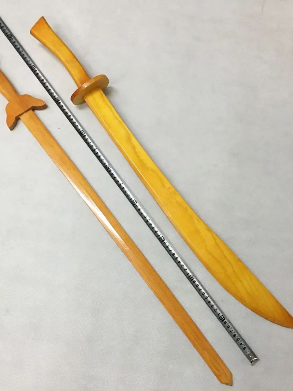 桃木剑图片  93 记得小时候,我曾在家中的阁楼上发现了一把古老的