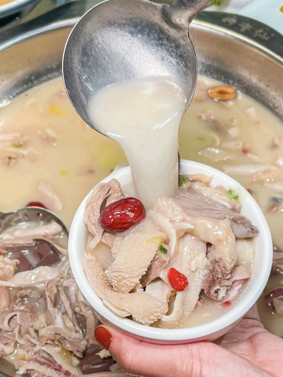 非遗美食简阳羊肉汤  家庭版简阳羊肉汤,作为非遗美食的它是川渝儿女