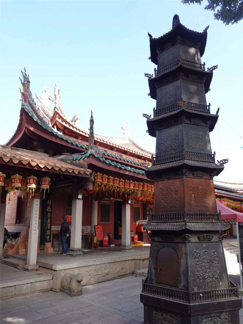 福建泉州的天后宫	  当我踏入福建泉州的天后宫,仿佛置身于一个神秘而