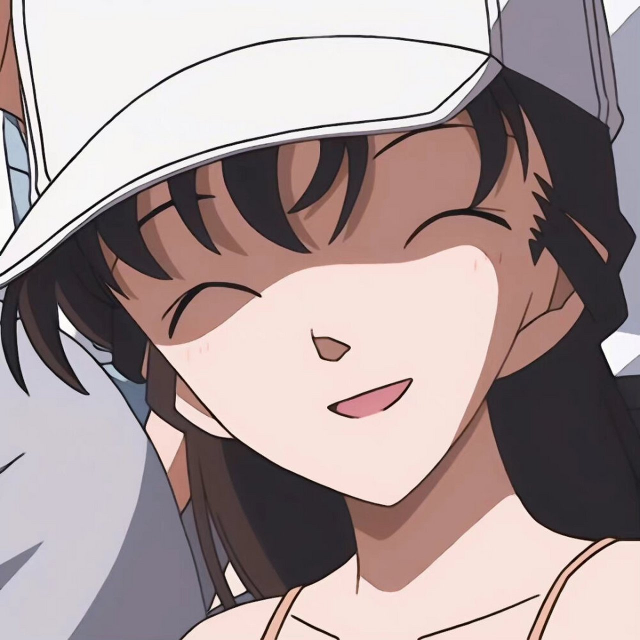 小兰能戴上帽子,就表示小兰头上的确实是头发,不是"角"了.