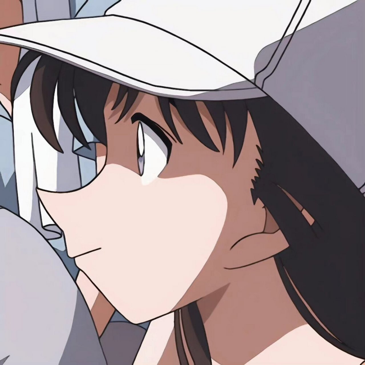 小兰能戴上帽子,就表示小兰头上的确实是头发,不是"角"了.