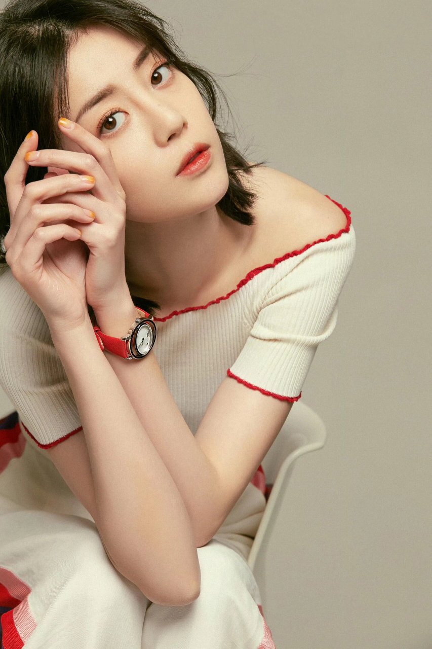今天想和你们聊聊李溪芮,她真的是那种自带高冷气质的女神啊😍!