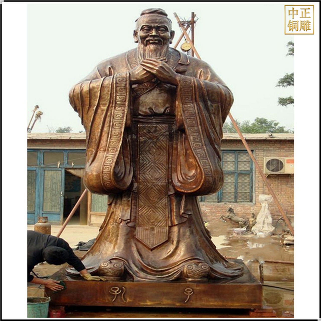 5米黄铜孔子铸造 各种孔子铜像铜雕 孔子作为我们教育的鼻祖,一直扮演