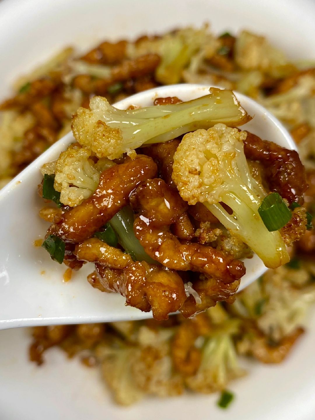 口感鲜香,花菜脆嫩爽口,肉丝嫩滑嫩滑的,大人小孩都吃得津津有味!