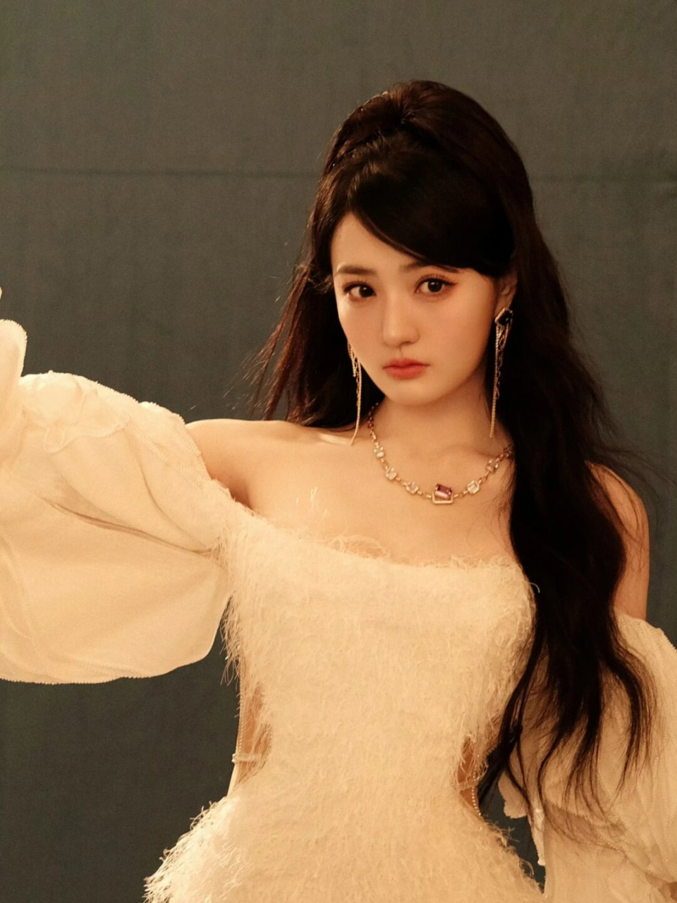 氛围感美女明星写真  99 徐璐,这位充满氛围感的美女,仿佛自带光环!