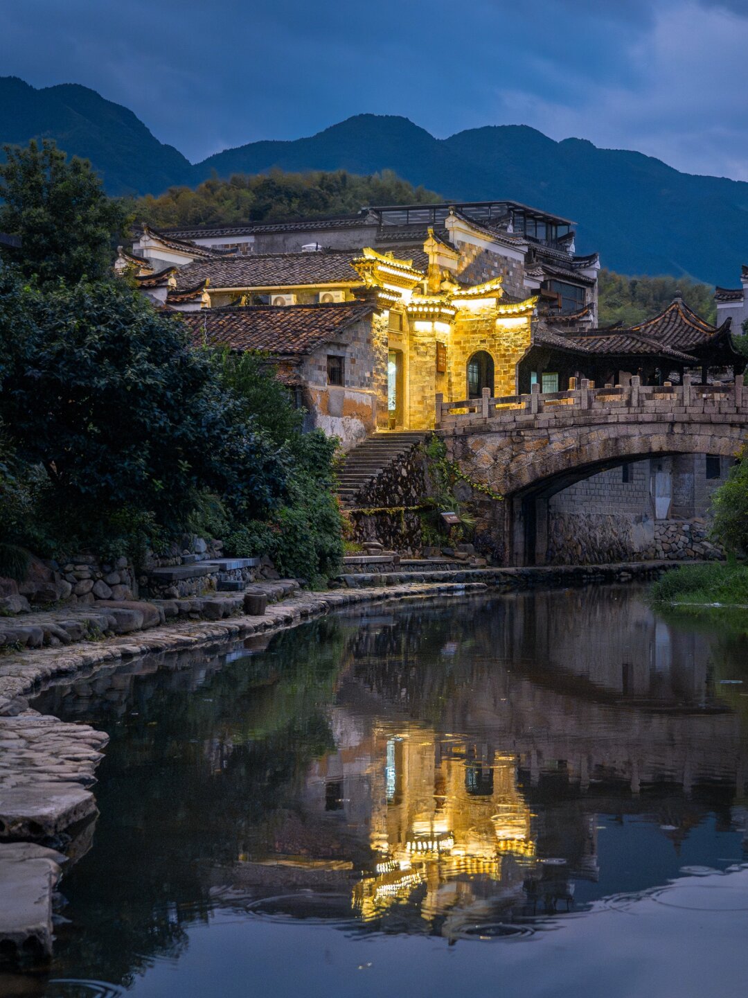 江郎山风景区简介  说起衢州,大家可能就会想到鸭头.