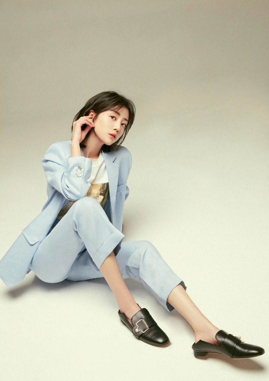 今天想和你们聊聊李溪芮,她真的是那种自带高冷气质的女神啊😍!