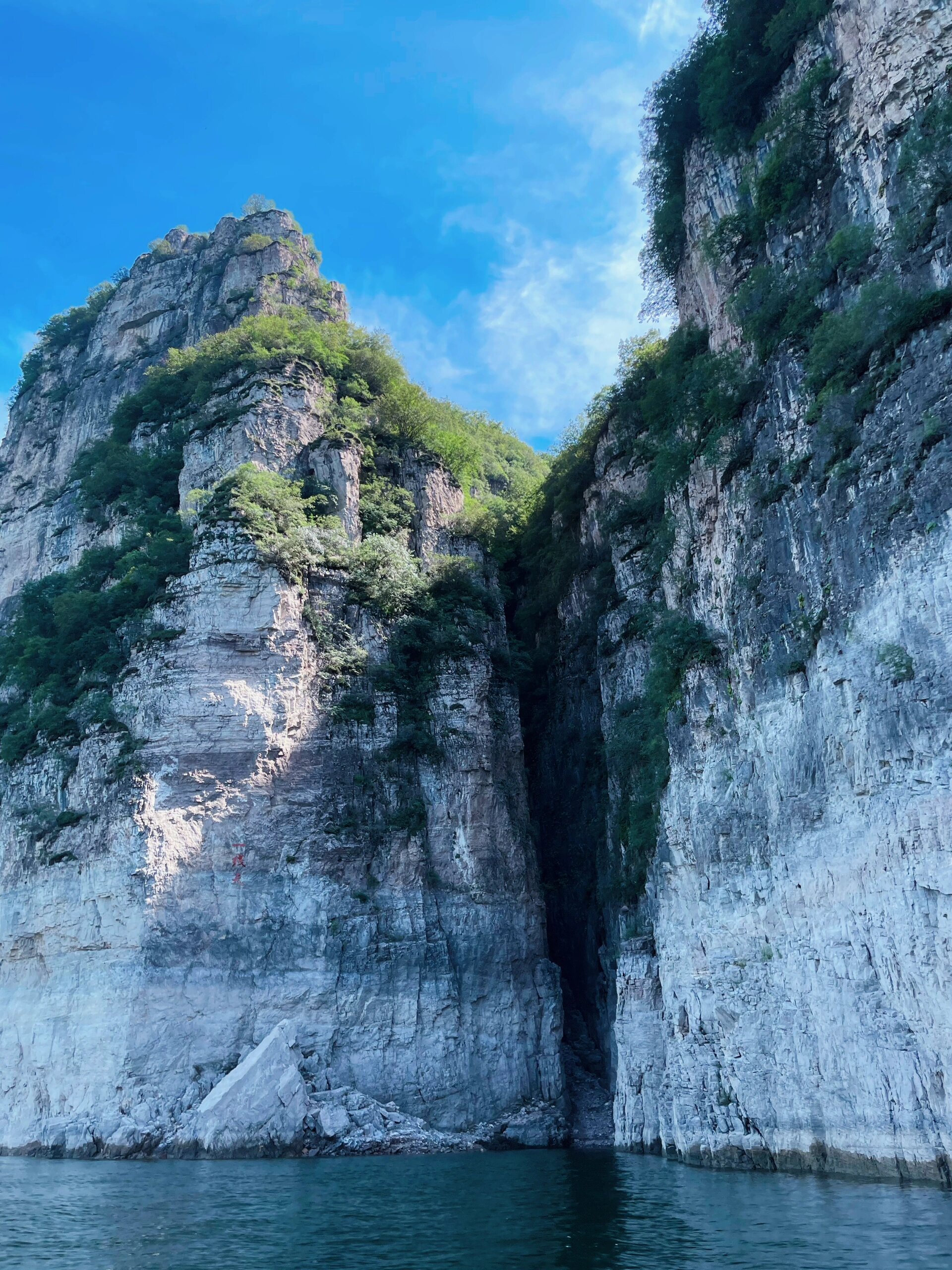 潘家口水库好玩吗  当我踏入潘家口水库的那一刻,我被眼前的美景所