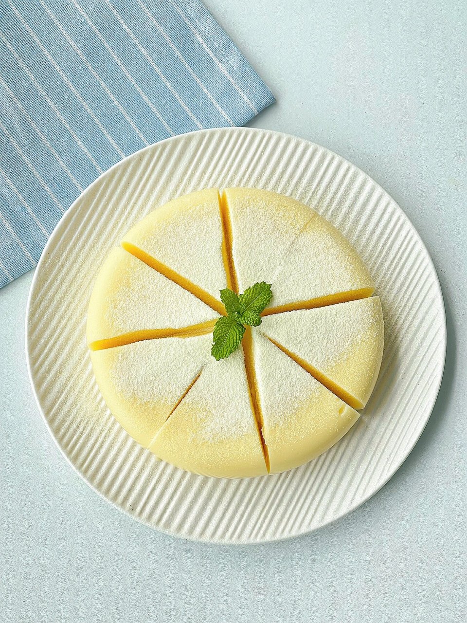 想象一下,在炎炎夏日,你咬下一口冰凉的牛奶芝士冰糕,那滋味,简直