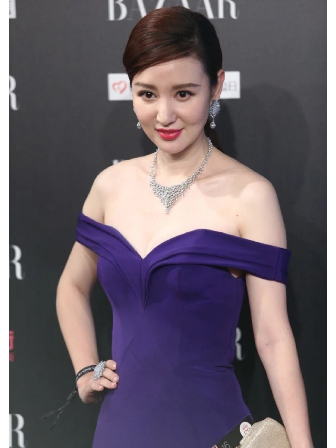 追完《仙剑》又追《神话》第一集女二张萌就闪亮登场啦