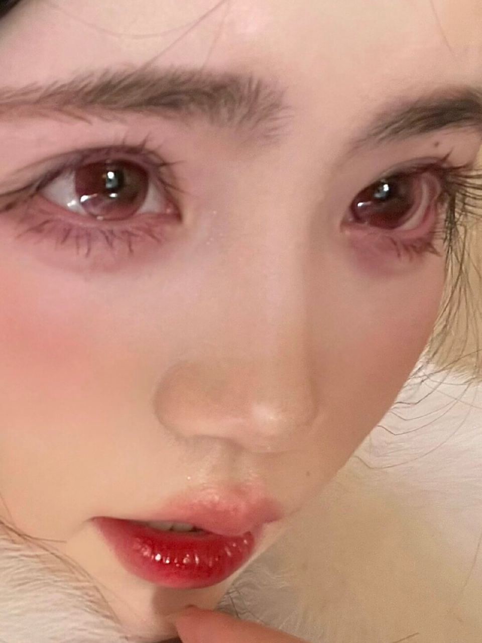 好像哭红了双眼的小兔兔🐰,那红红的眼眶,真的让人心疼不已