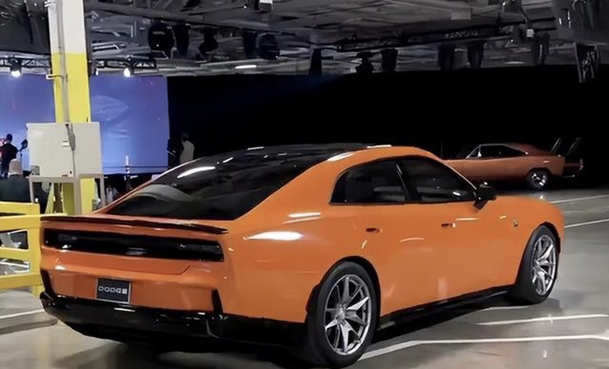 全新道奇charger战马四门轿跑车曝光,可选装3.