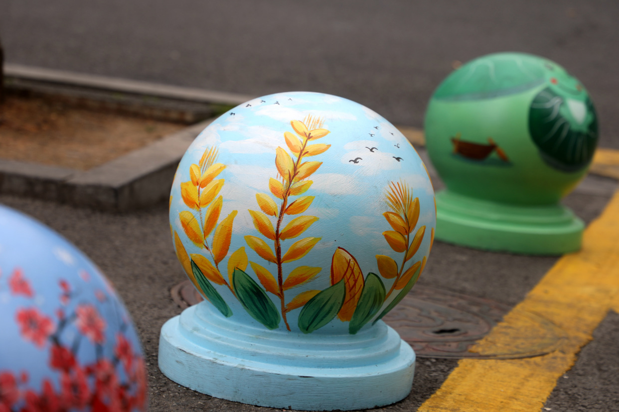 石墩上面的风景画,好美