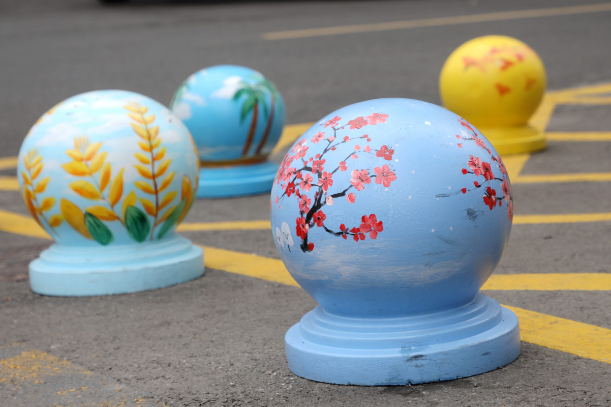 石墩上面的风景画,好美