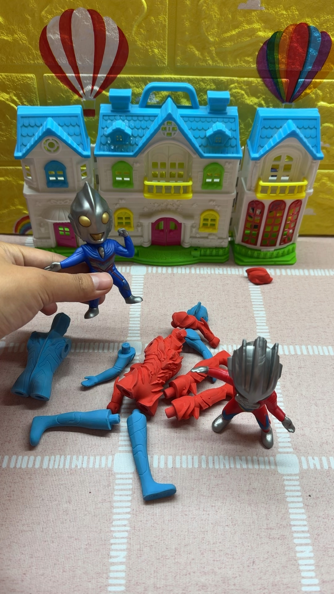 原来是可拆卸的奥特曼橡皮