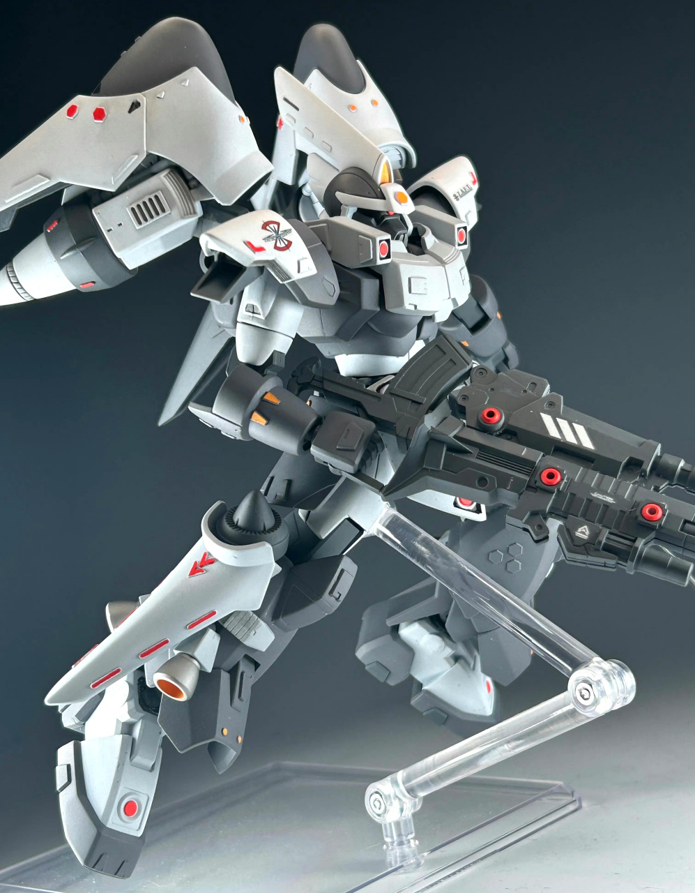 模型欣赏:机动战士高达seed 高机动型金恩f型,该机是在金恩基础上换装