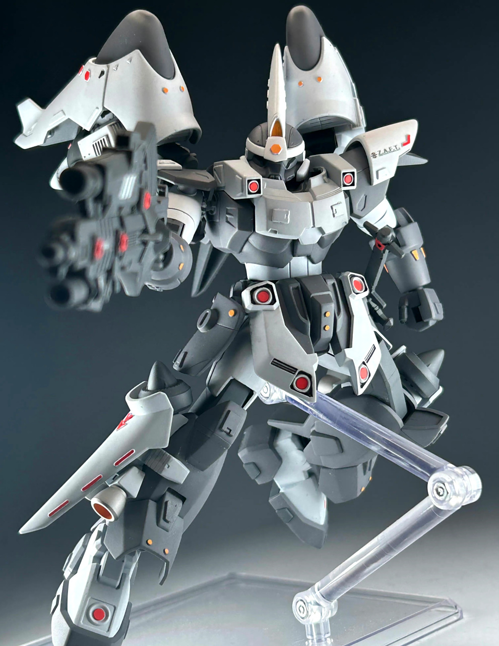 模型欣赏:机动战士高达seed 高机动型金恩f型,该机是在金恩基础上换装
