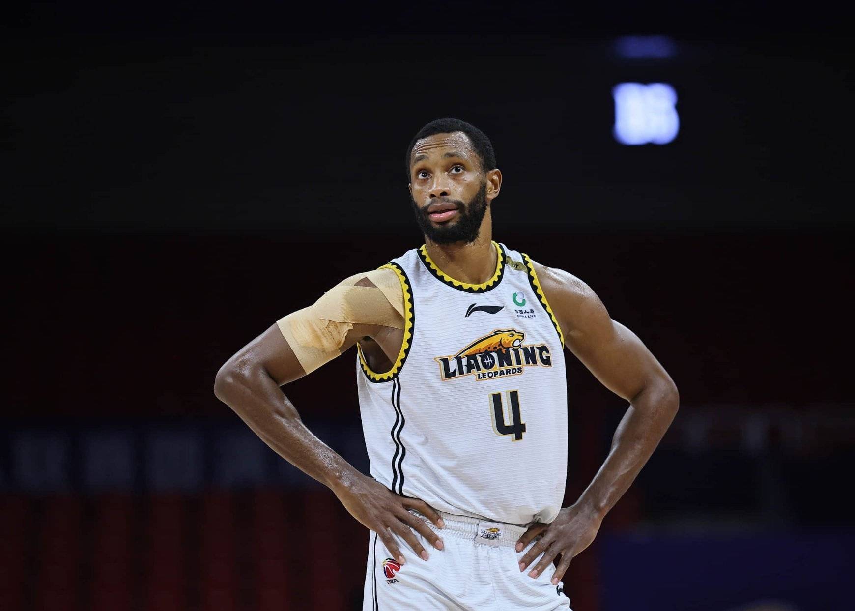 辽宁队第三外援是备胎!弗格依然是首选,季后赛需要他的硬解能力