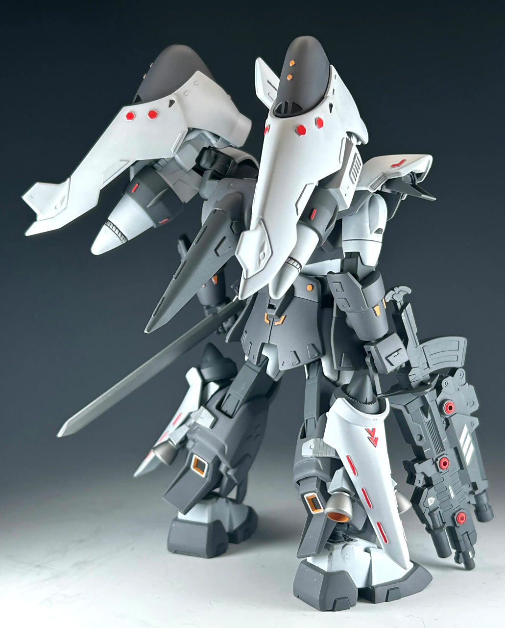 模型欣赏:机动战士高达seed 高机动型金恩f型,该机是在金恩基础上换装