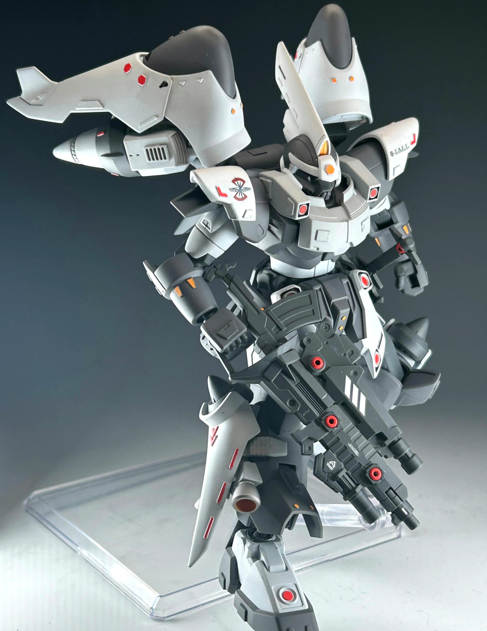 模型欣赏:机动战士高达seed 高机动型金恩f型,该机是在金恩基础上换装