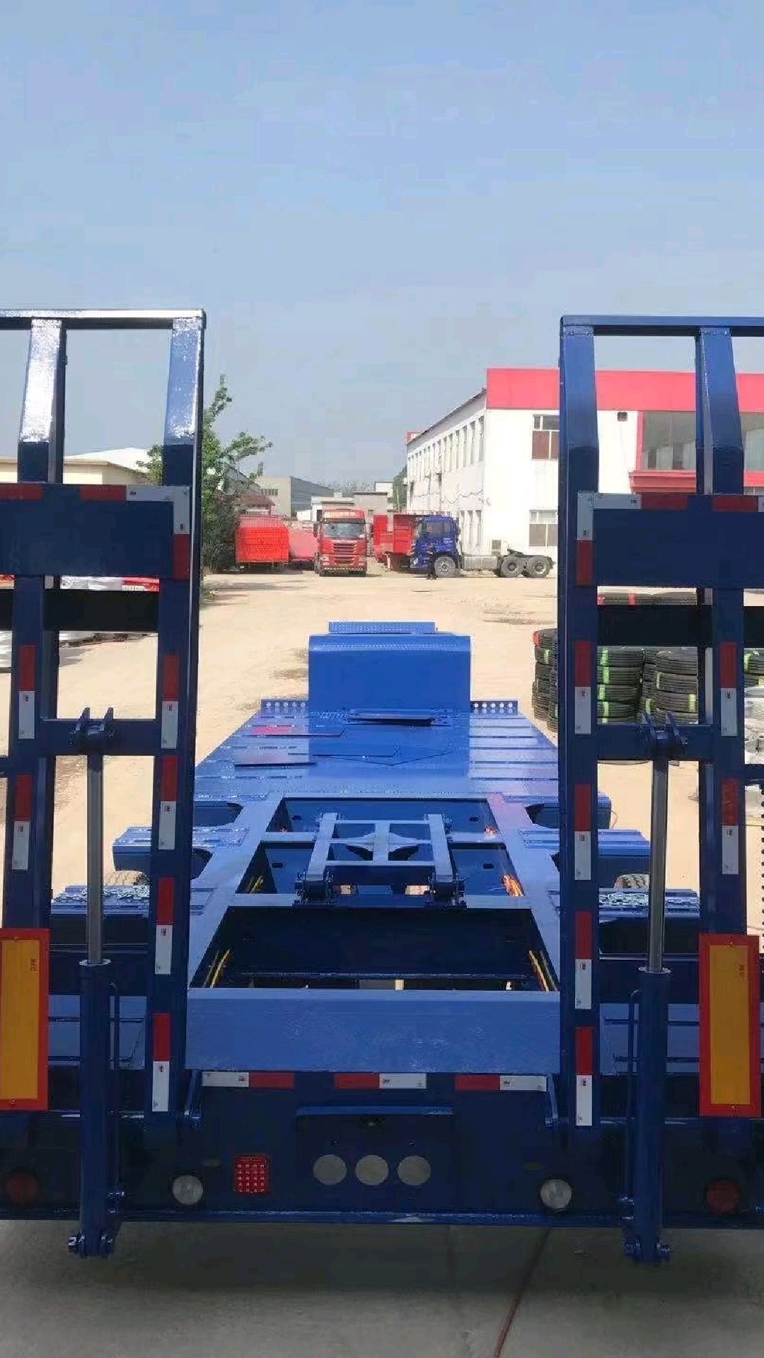 三轴四轴低平板半挂车 爬梯可加长加宽及特种车 大鹅颈斜坡式