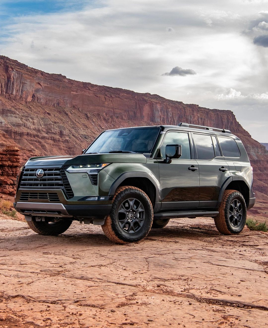 🔥⛰️全新#雷克萨斯gx 550越野suv四驱显示在紫菜绿珍珠漆!