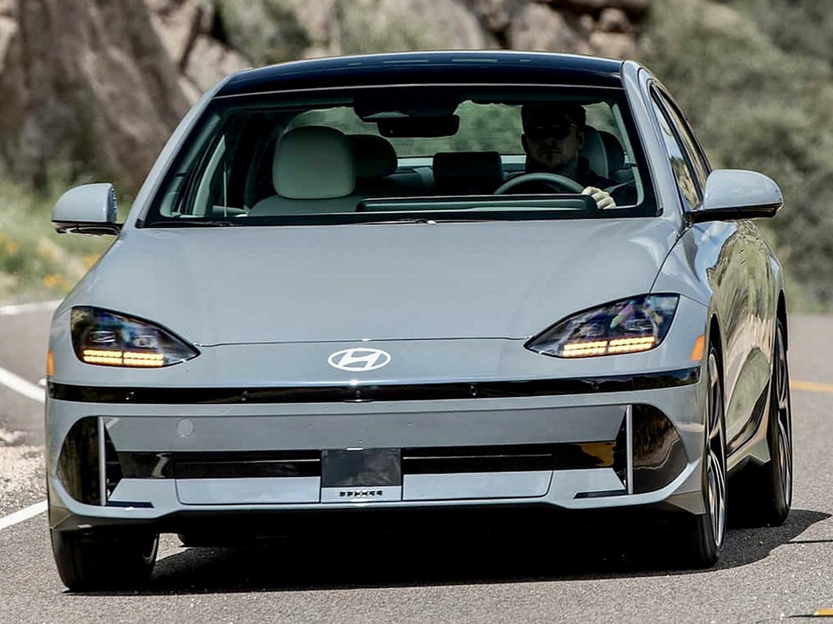 现代车企又一款超级酷炫的轿跑车型,外观绝对的别具一格,刷新你的认知