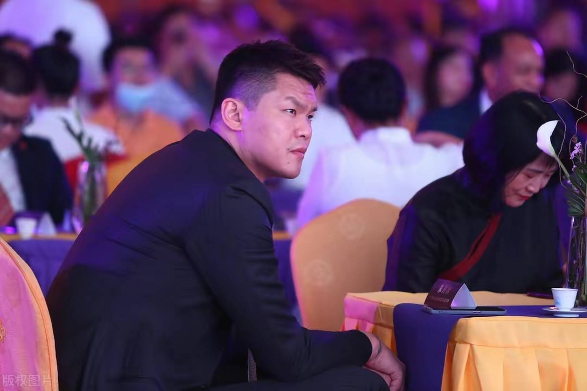 朱芳雨作为一支cba球队的总经理,除了热衷于搞直播,可能另一个特长就