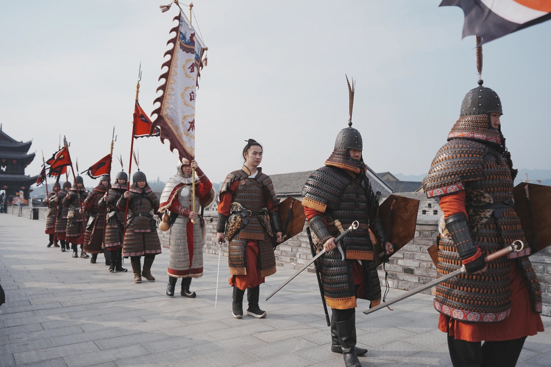 明朝的甲胄和日本的武士铠甲,哪个看起来更帅更霸气?