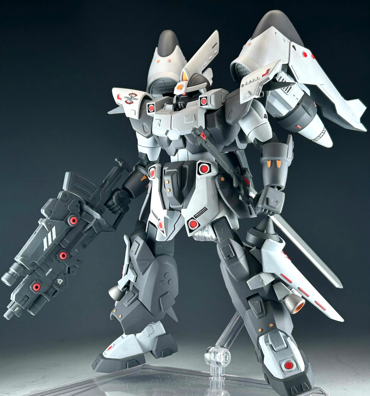 模型欣赏:机动战士高达seed 高机动型金恩f型,该机是在金恩基础上换装